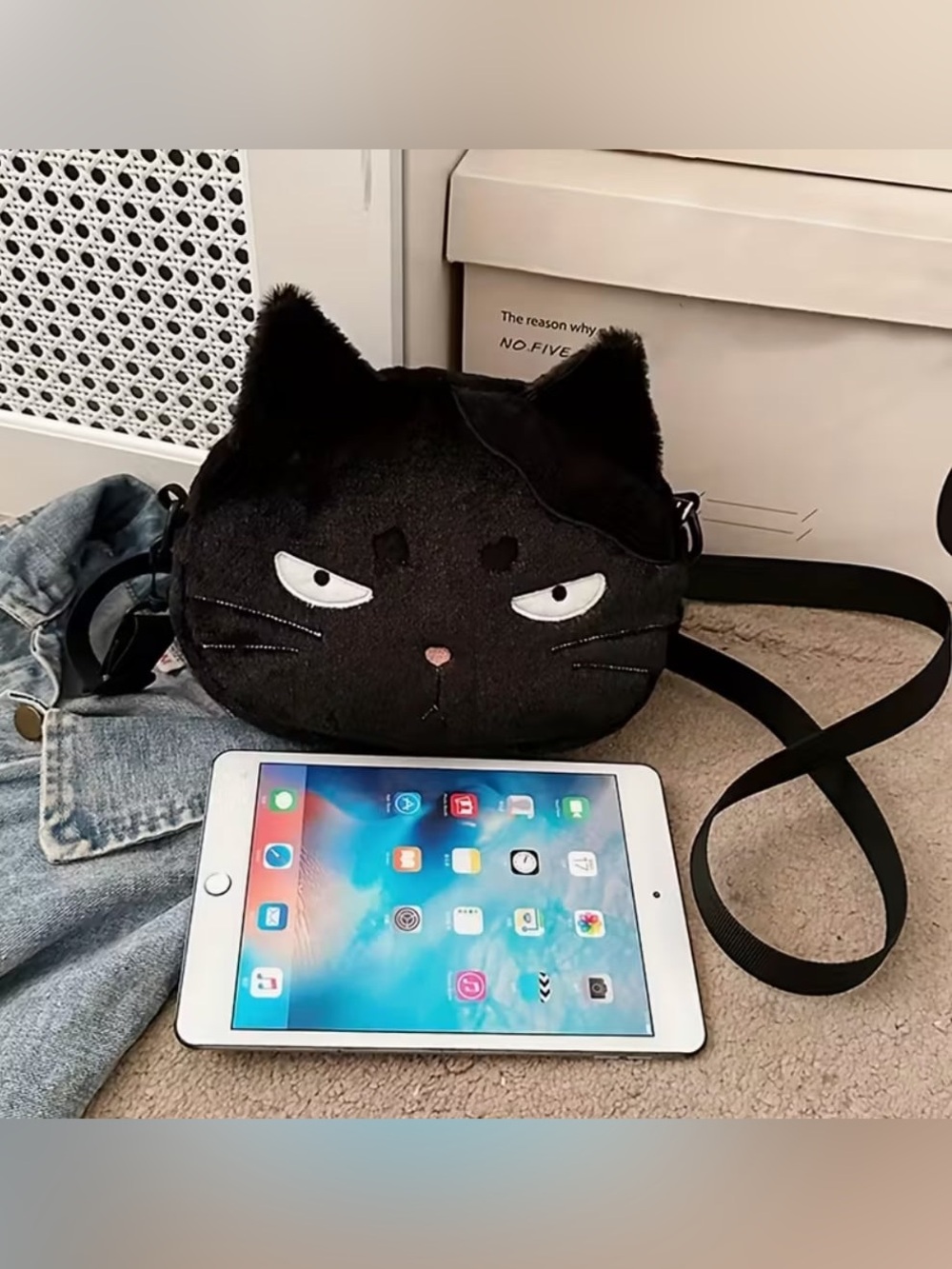 Black Cat Plush Crossbody Bag - Picture 5 of 7